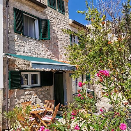 Charming Traditional Townhouse - Holiday Home Kata Jezera Exterior foto