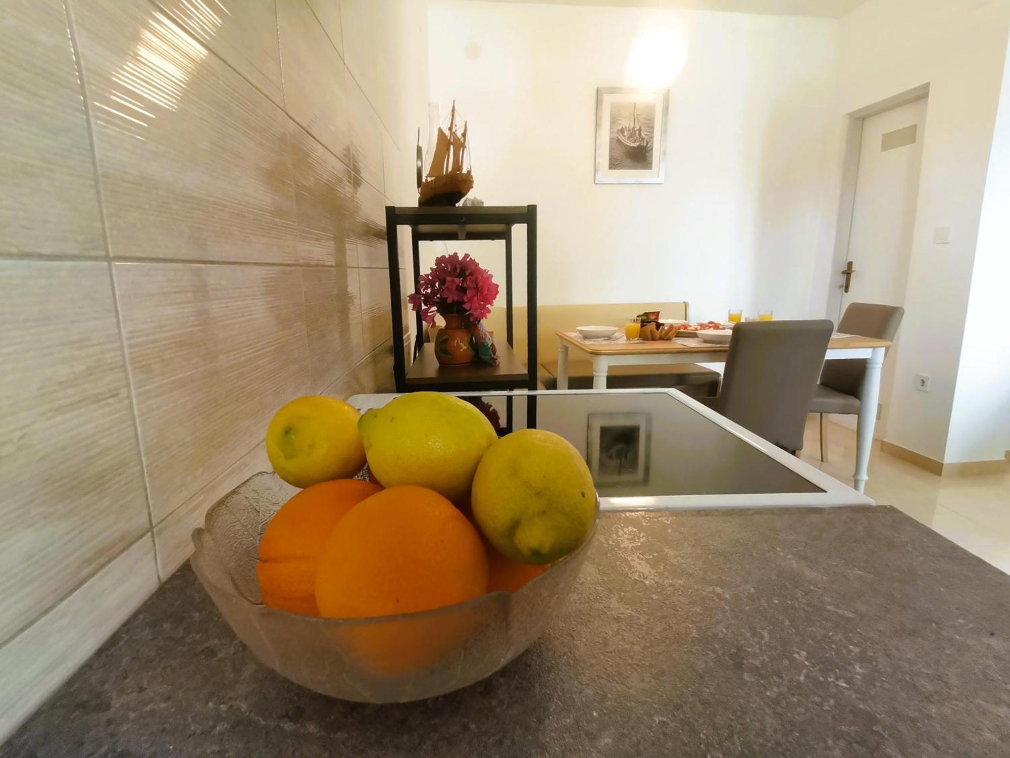 Charming Traditional Townhouse - Holiday Home Kata Jezera Exterior foto