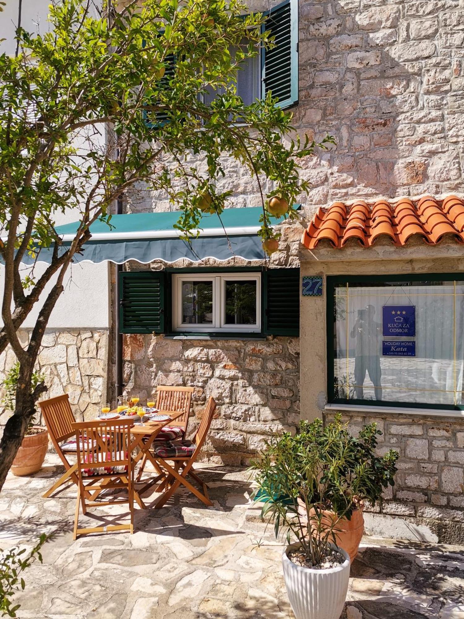 Charming Traditional Townhouse - Holiday Home Kata Jezera Exterior foto
